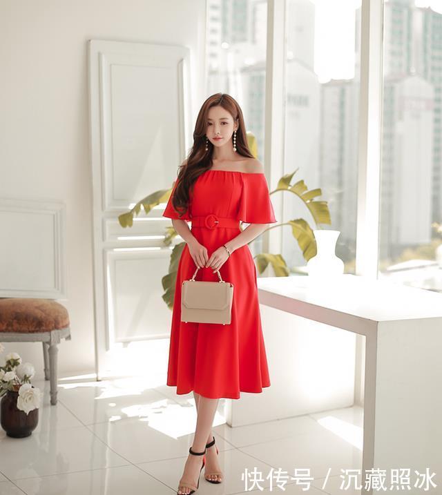 魅力孙允珠穿搭:石榴蜜红热恋喇叭长裙与轻熟蕊白奶昔叶片雪纺衫
