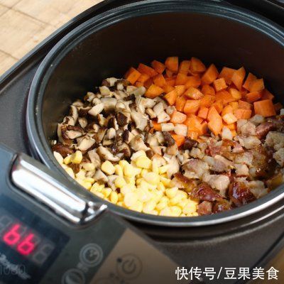  年货腊肠做法来了，日晒5天烟熏半个月，最后焖饭吃太香了