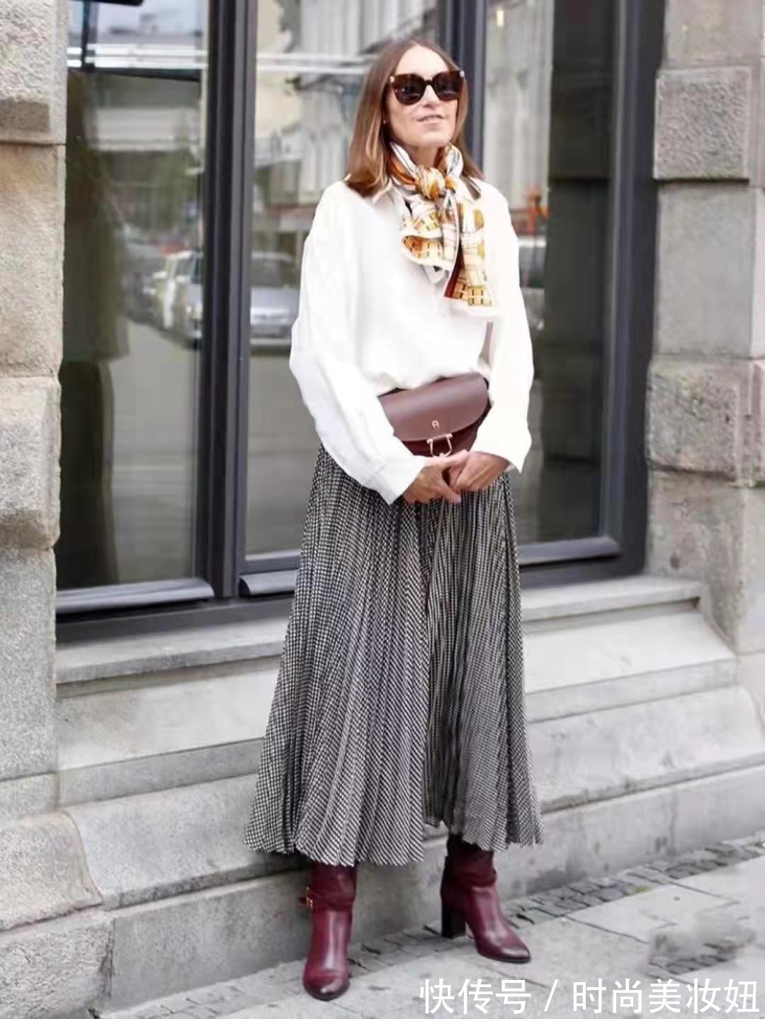 穿搭|这才是50岁女人该学的穿搭,简约高级又体面,年纪越大越气质