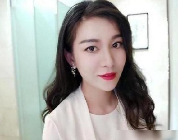 当初在《非诚》被富豪牵手回家的无臂女孩,下台后被甩,后来如何