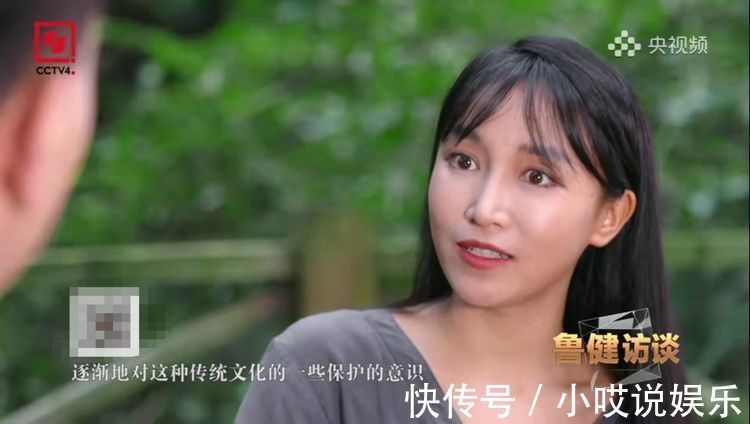 李子柒接受鲁健专访公开回应质疑,谈未来规划全程都侧着面对镜头