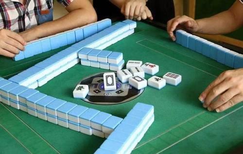 人说|父子双双肠道长满肿瘤,妻子瘫坐在地,医生这玩物真是害人不浅