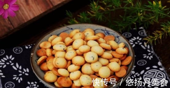 自制的鸡蛋小饼干，又香又脆，特别好吃！