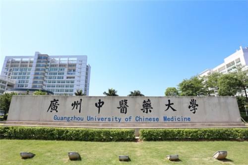 宿舍“画风差距”最大的学校，豪华与简陋共存，在校学生心情复杂