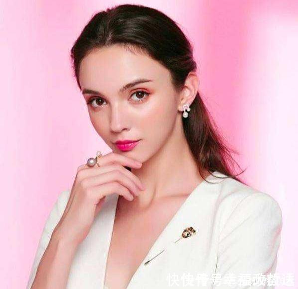 黄金首饰|真正见过世面的女人,很少戴黄金,更爱这3种首饰,尽显高级贵气