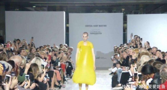 不料|女模特只穿“气球”走秀,不料气球“泄气”,脱掉瞬间全场瞪直眼