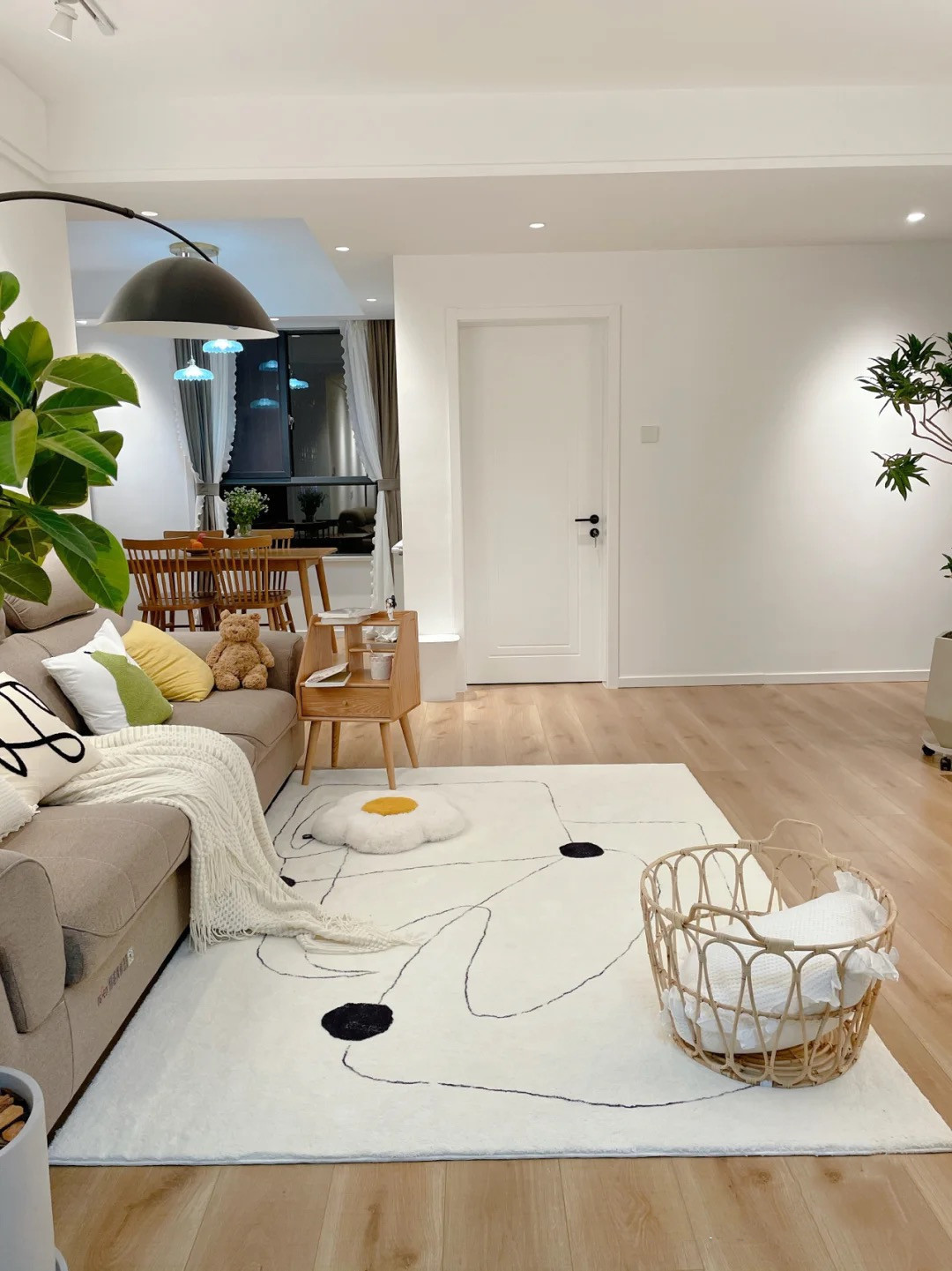 客厅|再买房,就照她家这样装,全屋大白墙、无主灯,干净利落,好舒服