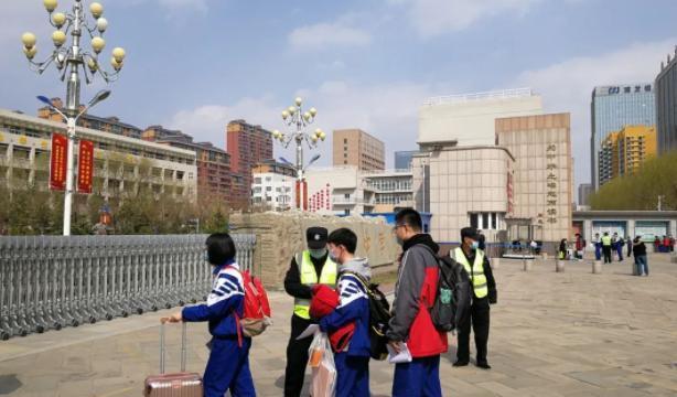 孩子|北京妈妈晒42万“开学清单”火了,家长纷纷晒单,网友:不敢生娃