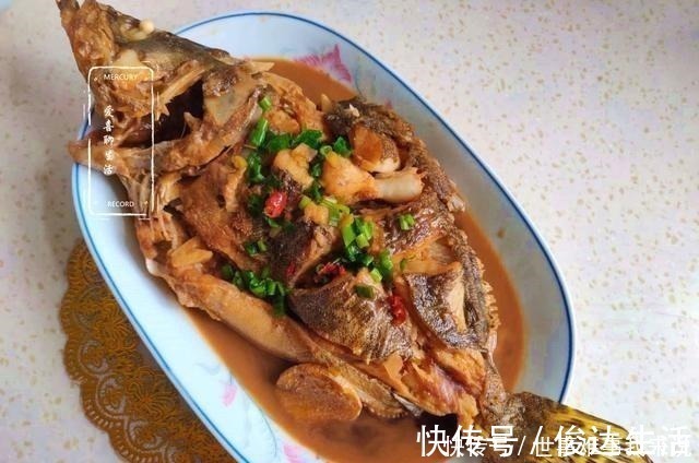 它是“四大淡水名鱼”之一，肉嫩刺少，可与刀鱼媲美，孩子要多吃