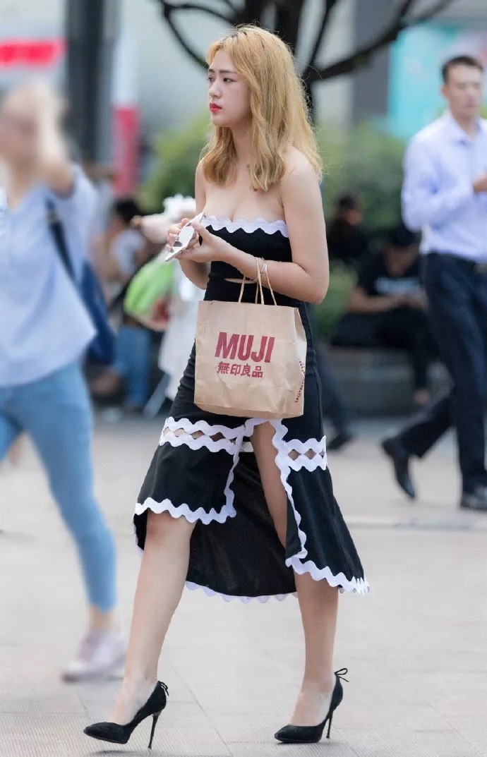 高跟鞋气质穿搭,带给女性时尚的唯美感