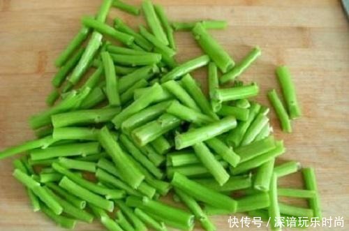 浪费|这蔬菜我只吃梗不吃叶!多数人觉得浪费,却不知梗比叶要好吃太多