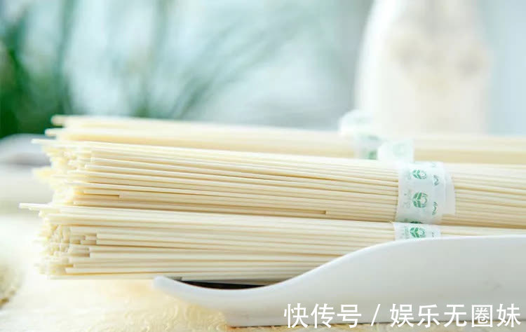 挂面|喜欢吃面条的注意了,有4种挂面尽量不要买,没营养还浪费钱