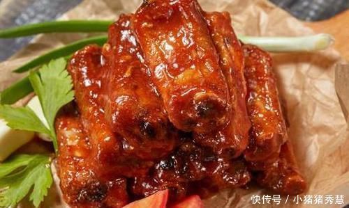 排骨焯水后又腥又柴?看完大厨的做法恍然大悟,原来是用错水了