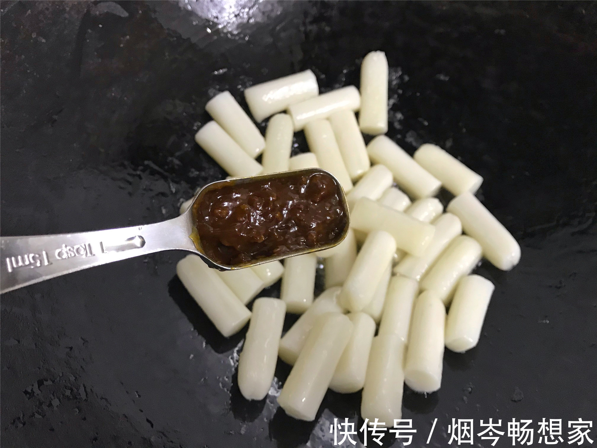 好吃|家常炒年糕,炒前多加一步,年糕软糯Q弹,入味好吃还不粘锅