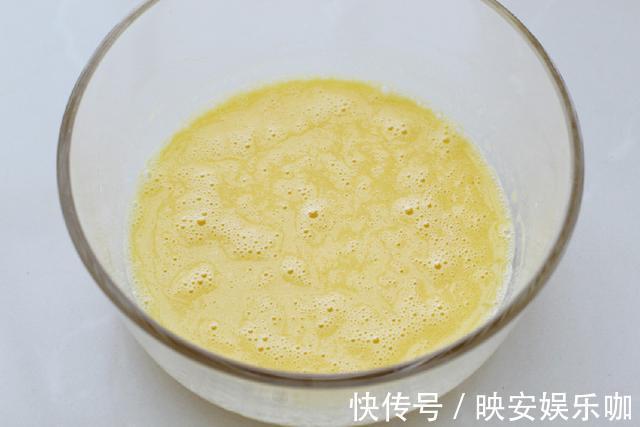 蛋黄|用平底锅就能做舒芙蕾松饼，口感松软香甜，孩子天天吃也不嫌腻！