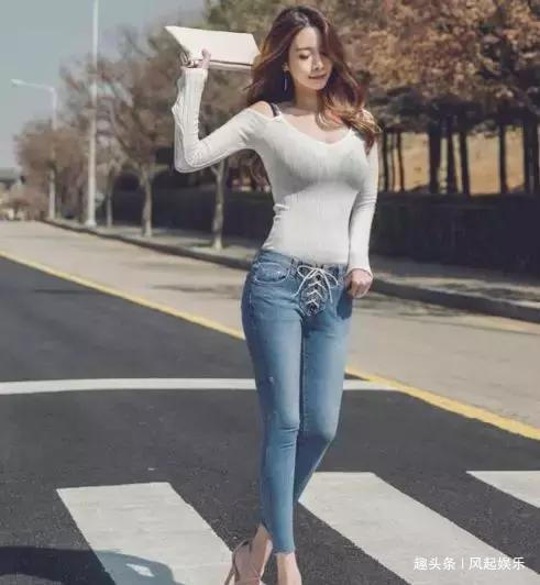 大长腿 百搭单品,牛仔裤搭配紧身打底,时尚而妩媚