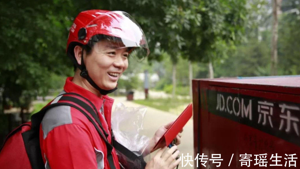 白手起家|刘强东年轻时的照片曝光，让人心酸，网友：这才是真正的白手起家