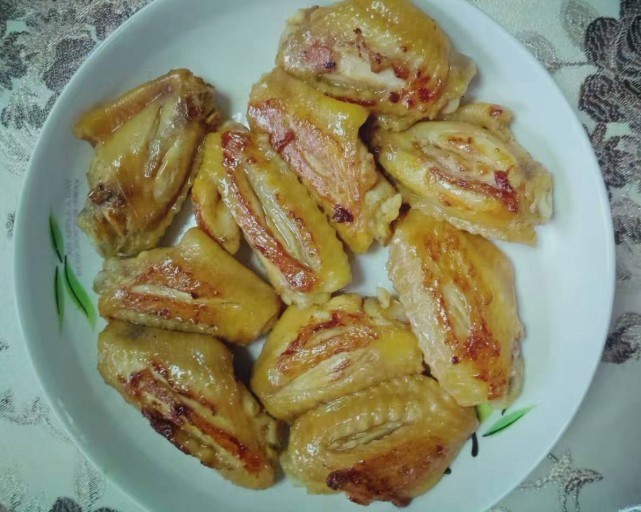 做可乐鸡翅很简单,只需要4个步骤,20分钟就能做出美味的鸡翅