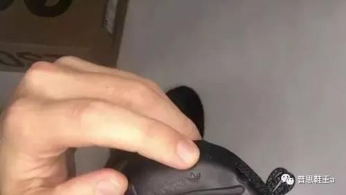 专柜 即便你不曾拥有它,也应该学会Yeezy350V2黑满天星真假对比测评