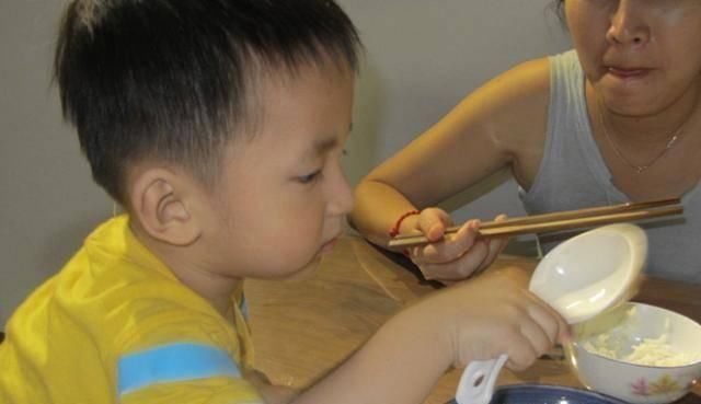 消食片|3岁女童不再长个,只因常吃这4种食物,医生直言很多娃在吃