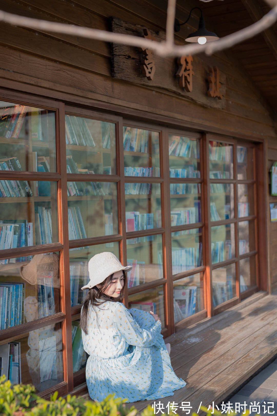 碎花裙|小姐姐的碎花裙十分的优雅清新,简约大气中也有女性的柔美