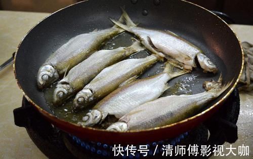 不论煎什么鱼,牢记三个小技巧,鱼不容易碎,外酥里嫩更好吃