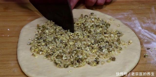 黄豆不打豆浆了,加1把绿豆,简单一做,天天吃都不腻,太香了