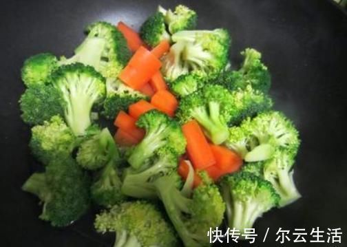 农药|西兰花用清水越洗越脏,教你3个妙招,虫卵污垢全都自动跑出来