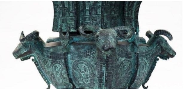 母猴|"1个杯子卖了2亿,2只猴子卖了3亿,这个瓶子卖了5亿,网友:值了"