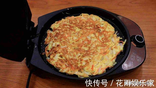 早餐饼|1个洋葱，1根胡萝卜，教你做早餐饼，手不沾面，10分钟做一锅