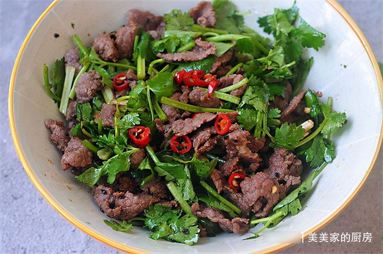 牛肉别总爆炒啦！我家娃最爱的做法，鲜嫩入味，清爽不油腻！