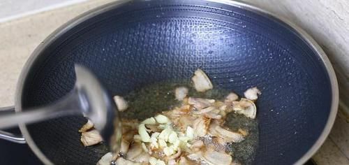  大厨为你解密：手撕包菜为什么那么好吃？必须掌握其中几个技巧