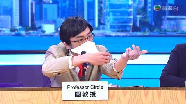 曾志伟回巢TVB首个重磅综艺亮相，虽诚意满满，但新意不足