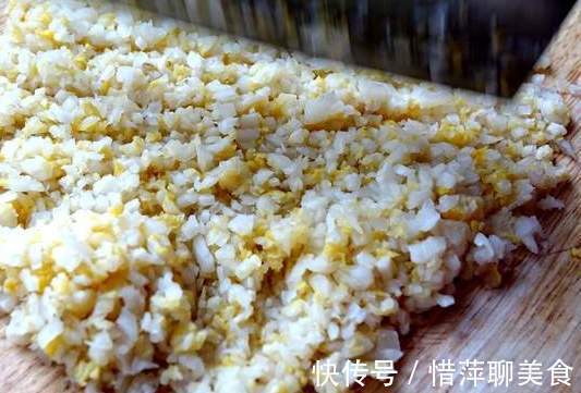 酸菜|做酸菜馅饺子,牢记2个技巧,饺子鲜美多汁,香喷喷的超好吃