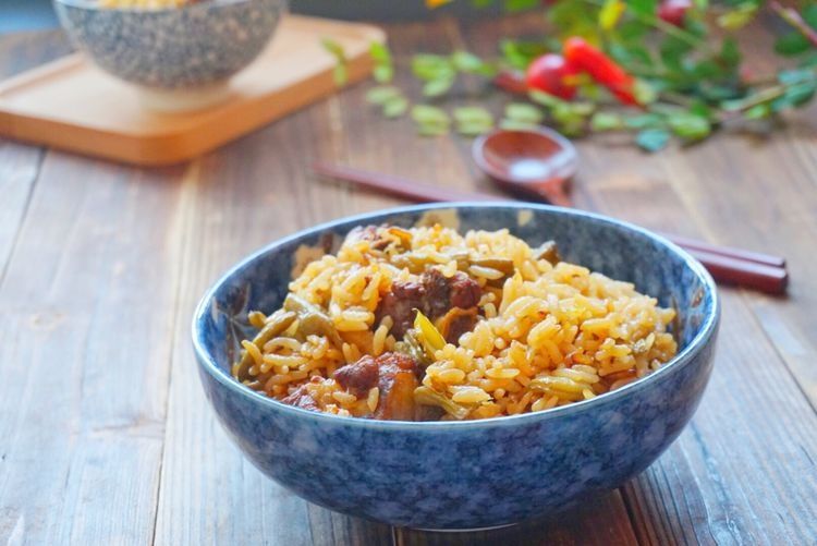 秋季的花样美食，家常豆角排骨饭，饭菜一锅出，省时省力