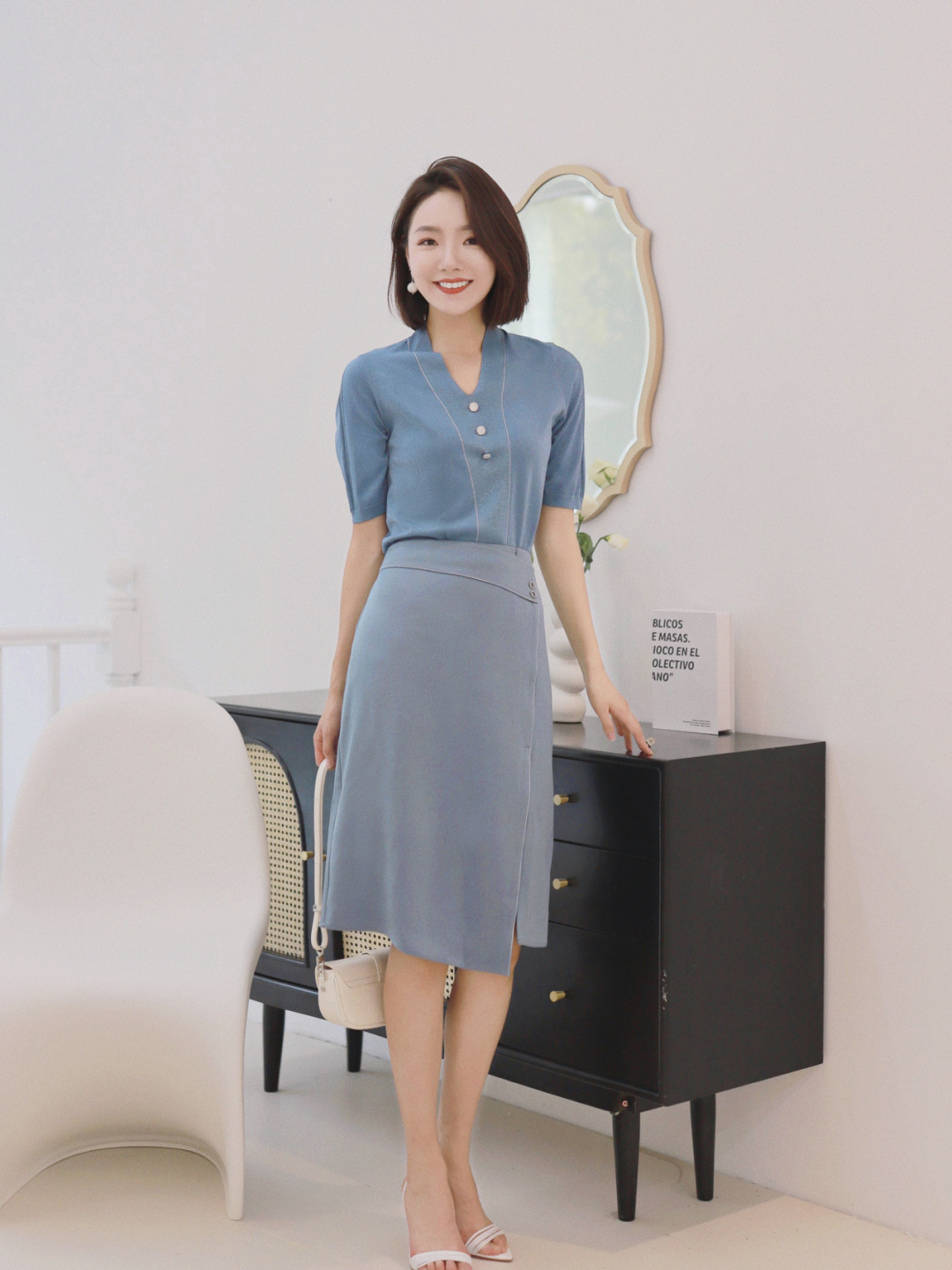 衬衫搭配|都市“精英”女白领都爱这么穿,衬衫搭配半身裙,简约高级又减龄