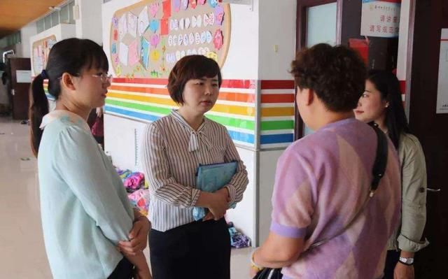 “为啥要让孩子数一万粒米？”宝爸愤怒质问老师，却反遭无情打脸