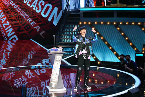 “吐槽”之后呢?這檔節(jié)目制造反思,然后成了現(xiàn)象級