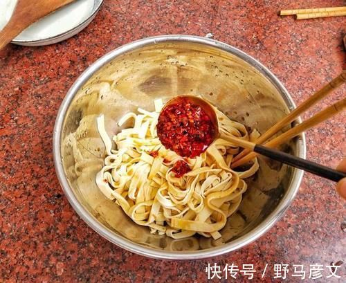 豆腐皮|豆腐皮换一种新吃法,香辣开胃,简单一拌,超爽口