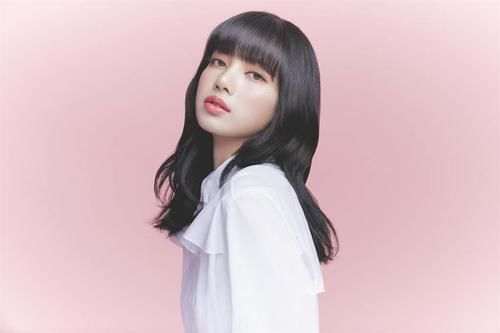 BLACKPINK成员Lisa，自带女神光环不求人