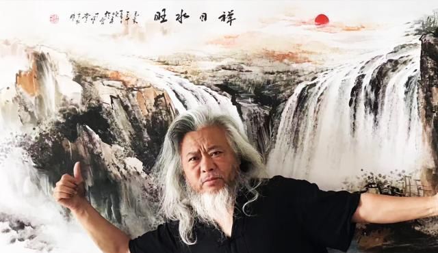 作画|他用“脸蛋”画画,6个月收获80万粉丝,网友:值了!