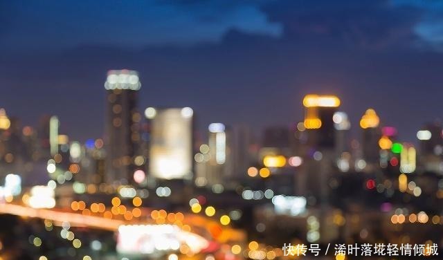 清晨|如果等不到清晨的粥,就请倒满深夜的酒