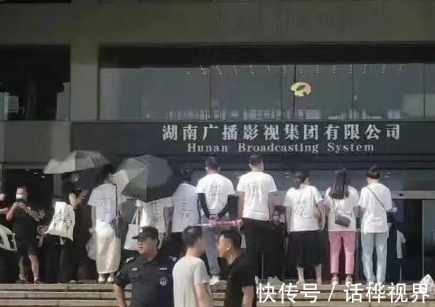 负面新闻|丁程鑫没主持人证,李维嘉代言品牌翻车,快乐家族该如何应对?