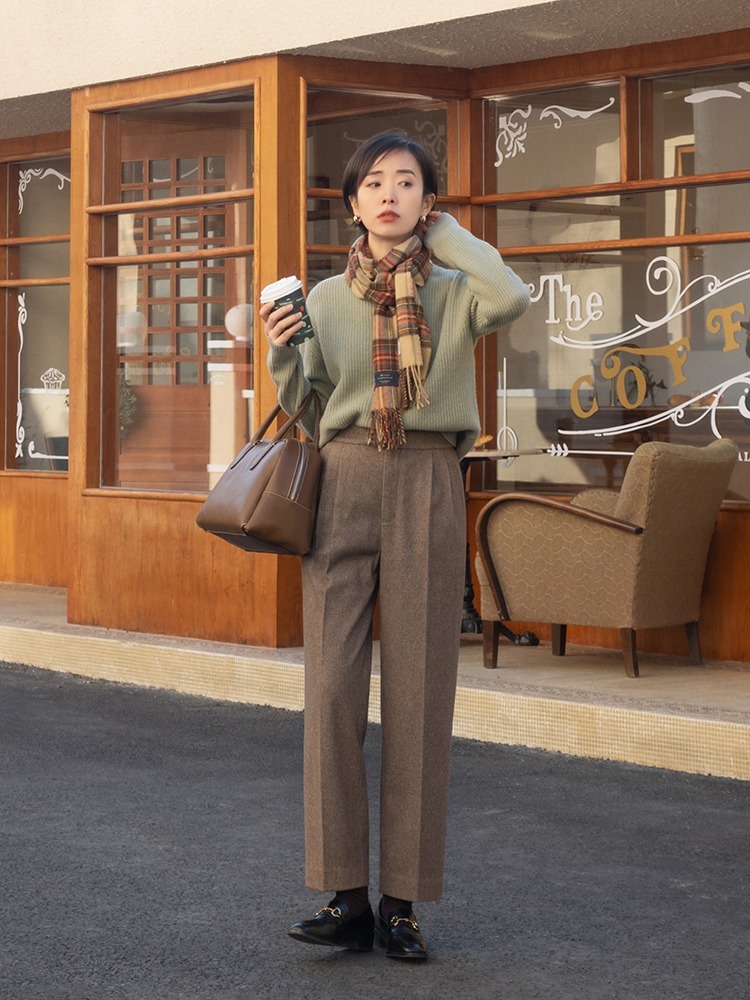 搭配|冬天别总穿打底裤了,今年流行这3种裤子,保暖显瘦还百搭