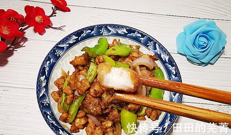 鲜香|夏季多给孩子吃鸡胸肉，低脂高蛋白，上锅一炒，鲜香滑嫩营养高！