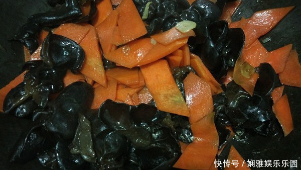 感冒|黑木耳和“它”一起做,给金山都不换,小孩不感冒,女人变漂亮!