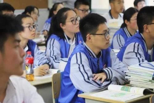 差距|同样是念初中,一个孩子选择住校,一个选择走读,中考后差距明显