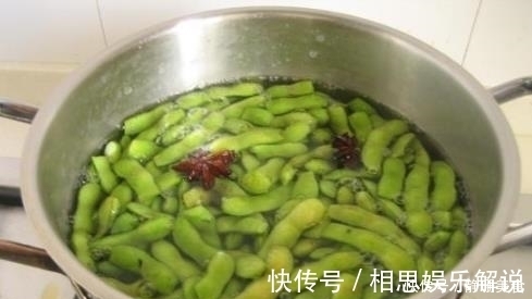 颜色|让煮出来的毛豆颜色翠绿,入味又好的小窍门,关键就在于“一勺”