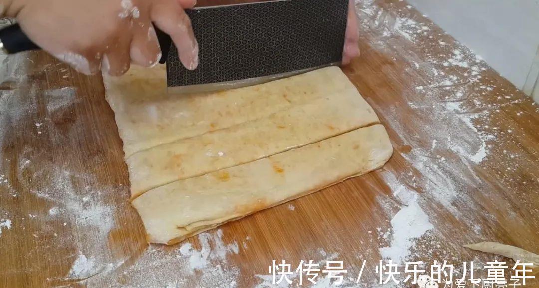 蕉叶不要买着吃了,教你一种新吃法,焦脆香甜,全家老少都抢着吃