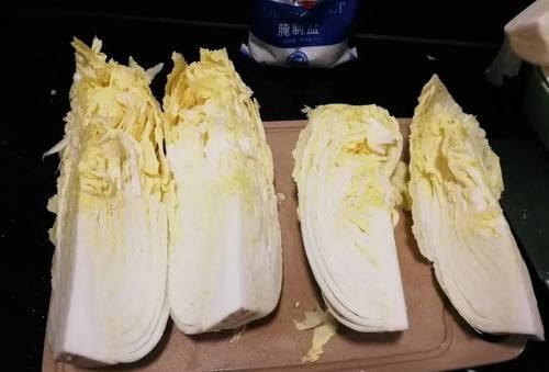 【食物恋】韩国朋友教我的辣白菜做法，酸爽开胃，正宗得很